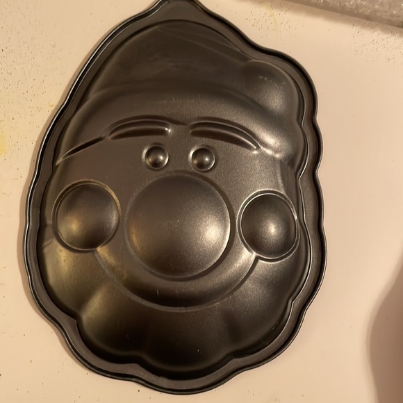 Santa Claus Face Cake Pan - Picture 5 of 10